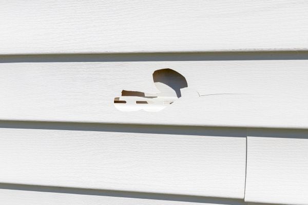 Cost of White Vinyl Siding Repair in Sioux City